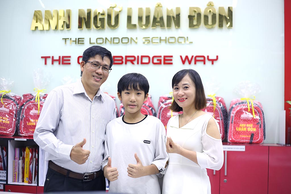 Học sinh lớp 8 học tiếng Anh tại Anh Ngữ Luân Đôn